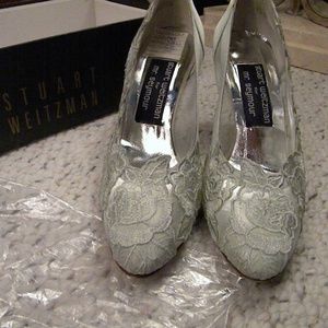 Vintage Silver lace Ladies 3" high heel Pump